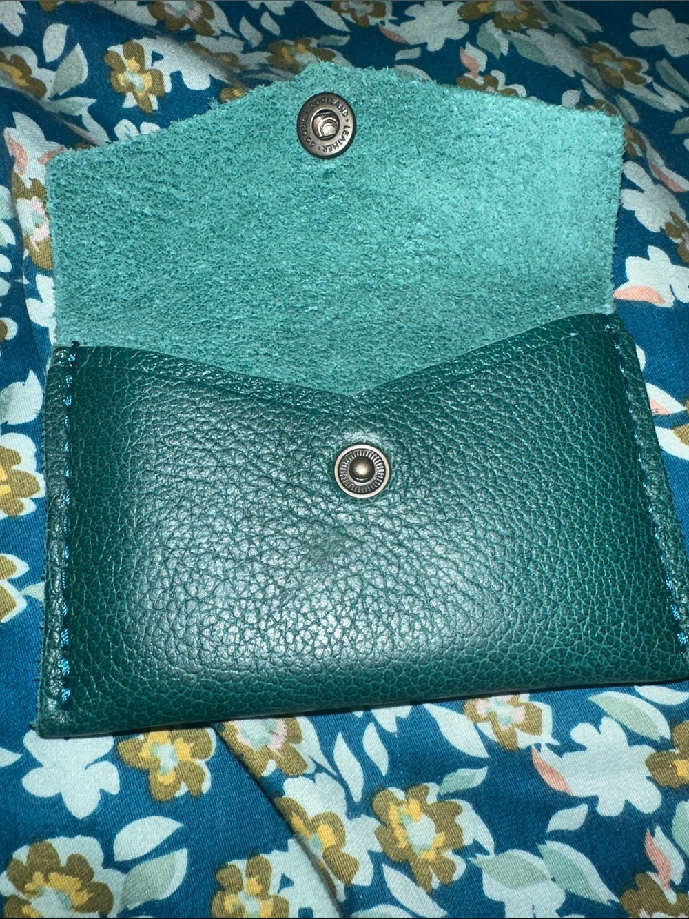 Portland Leather Sea Glass Pebbled Leather Card Wallet - Picture 2 of 3